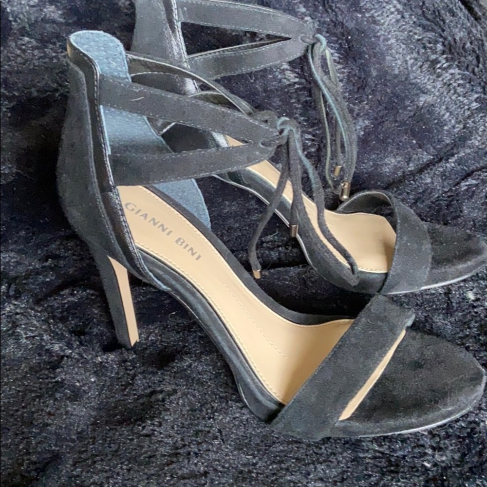 New Size 6 Suede Gianni Bini Sandal/Heel
